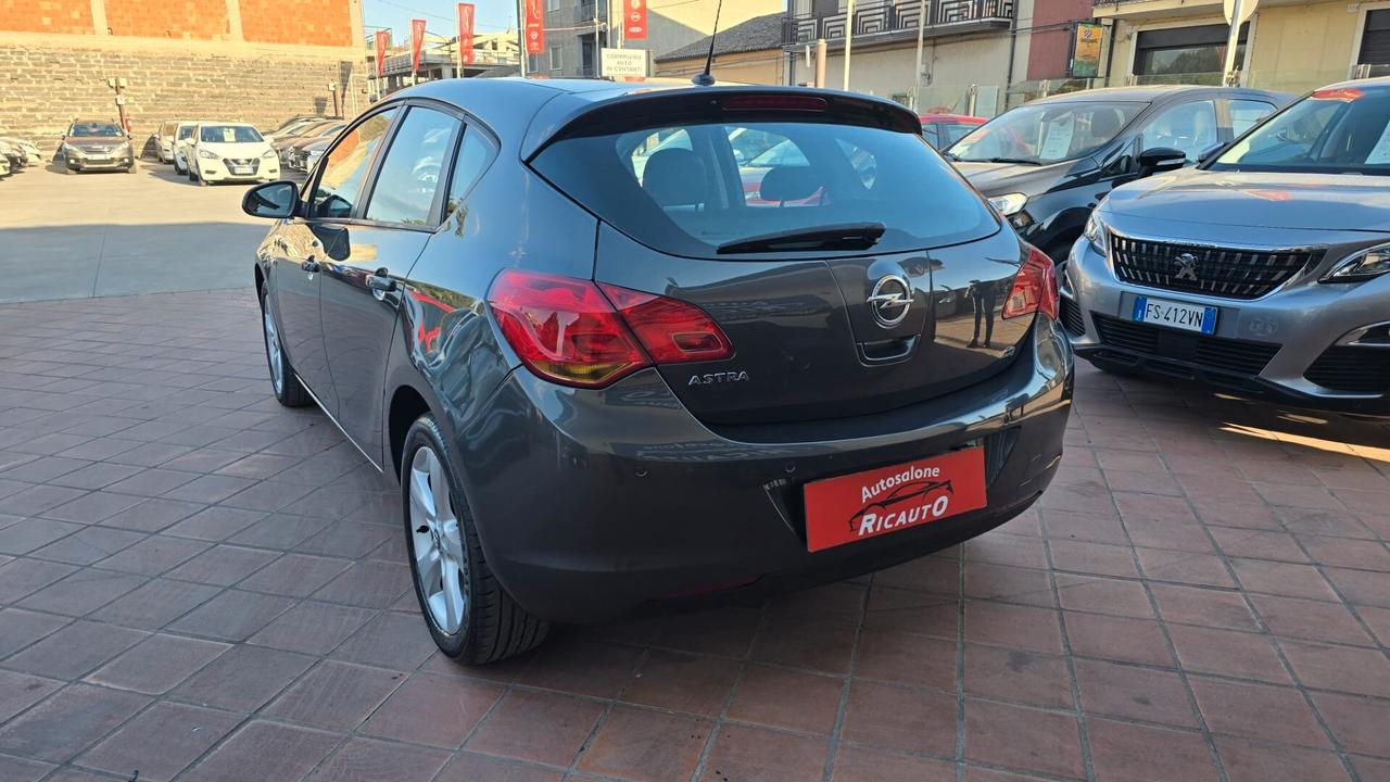 Opel Astra 1.4 100CV 5 porte Cosmo