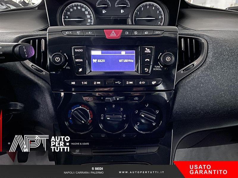 Lancia Ypsilon Ypsilon 1.0 firefly hybrid Silver s&s 70cv