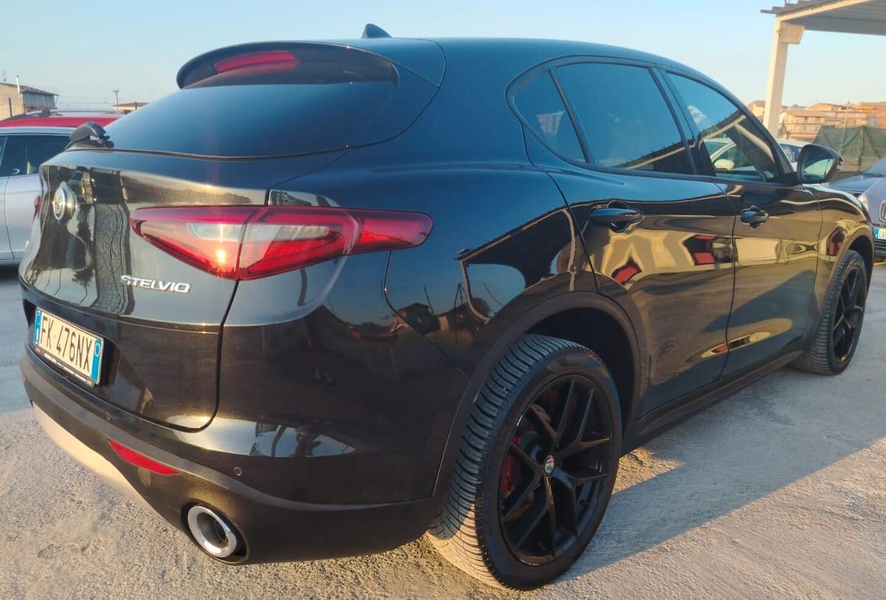 Alfa Romeo Stelvio 2.2 Turbodiesel 210 CV AT8 Q4 Executive