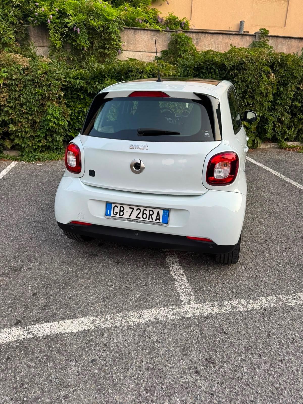 Smart ForFour EQ Pulse
