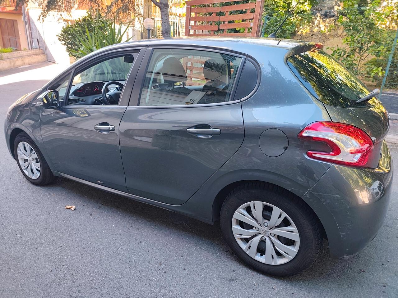 Peugeot 208 1.4 HDi 68 CV 2014