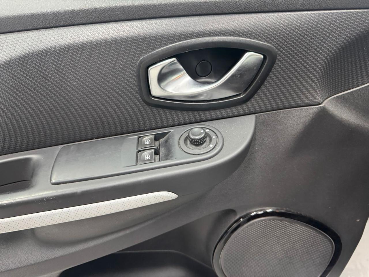 Renault Clio dCi 8V 75 CV Start&Stop 5 porte Energy Duel