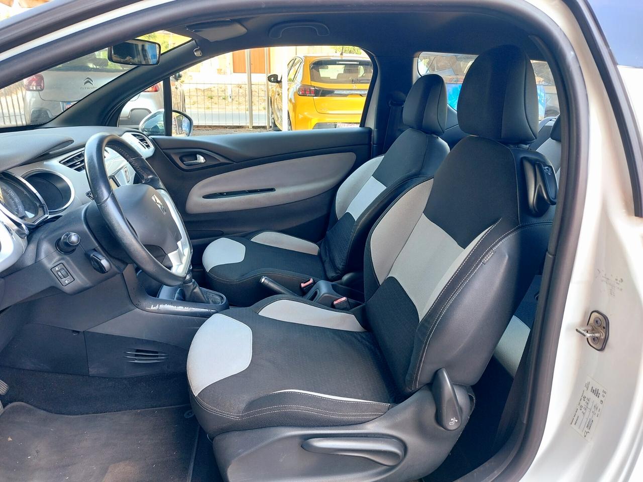 DS3 Coupè 1.4 HDi 70 CV `So Chic` - 2011