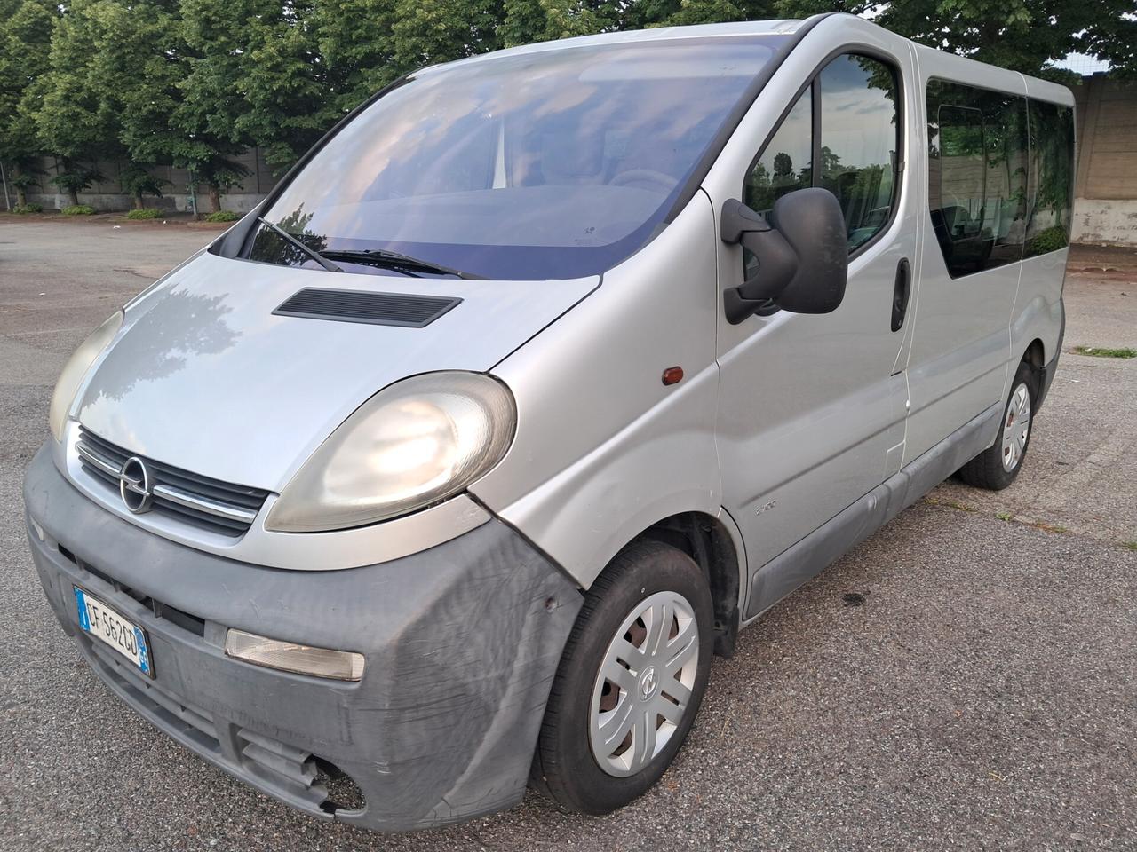 VIVARO 6 POSTI AUTOCARRO