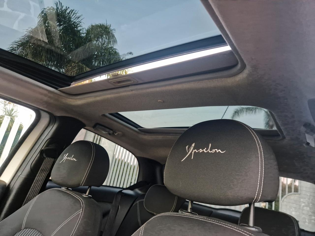 Lancia Ypsilon 1.3 MJT 75 CV Sport MomoDesign