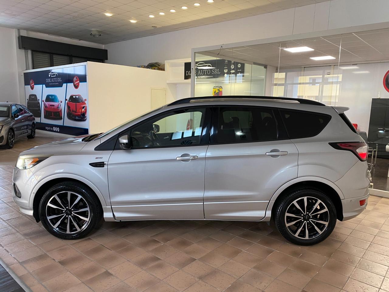 Ford Kuga 1.5 TDCI 120 CV 2WD ST-Line