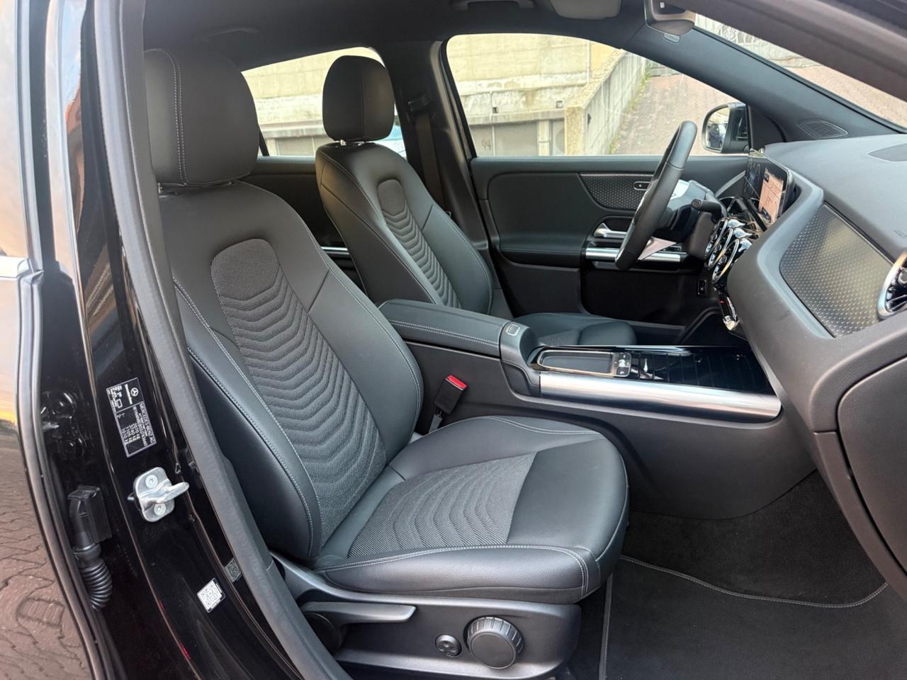 Mercedes-benz GLA 180 Mhev Aut. PARI AL NUOVO - PRONTA CONSEGNA - PREZZO REALE!