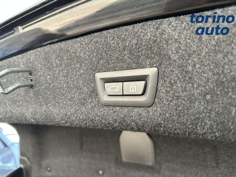 BMW Serie 3 318i MSport aut. + TETTUCCIO