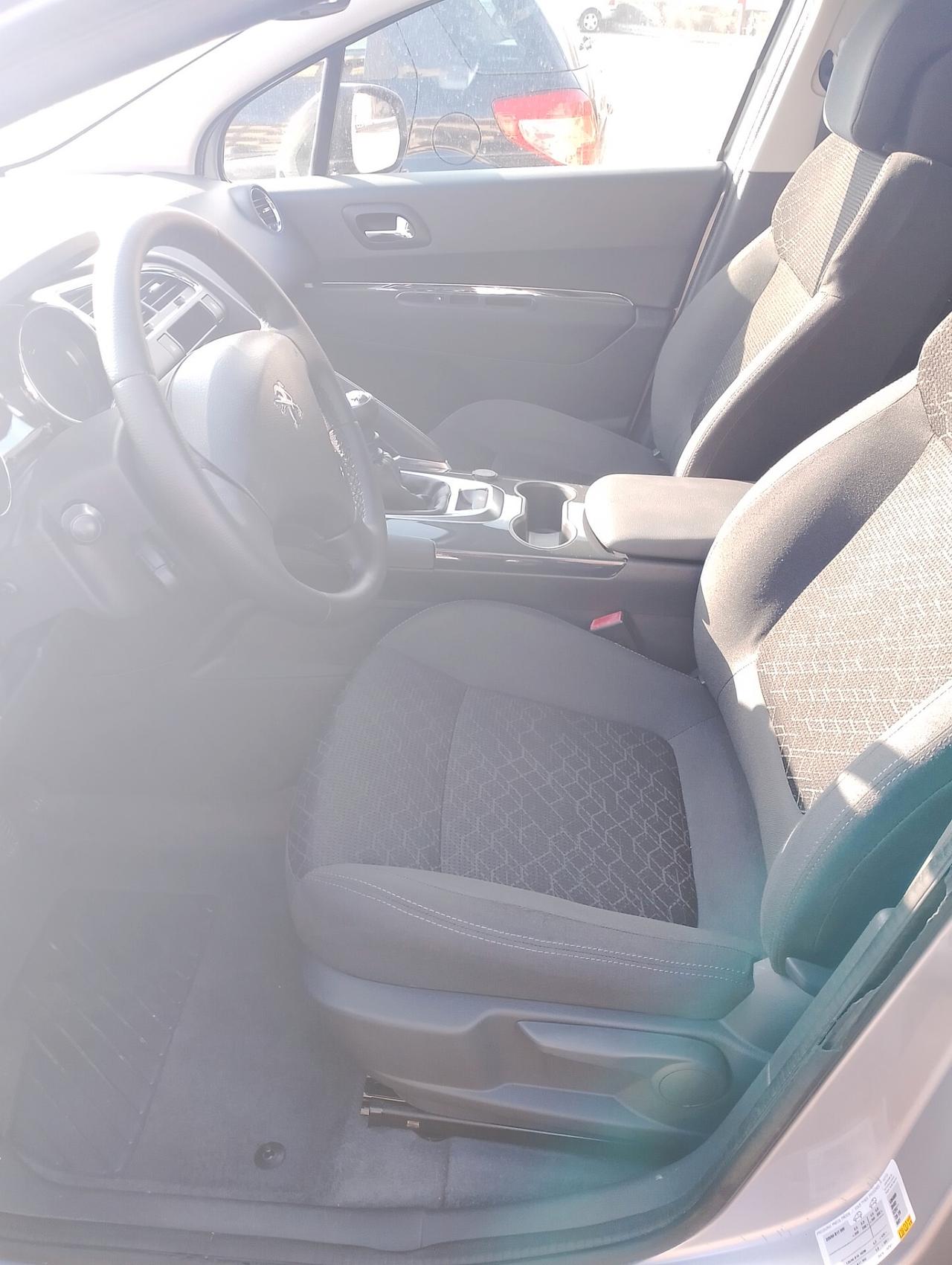 Peugeot 3008 1.6 HDi 115CV Allure