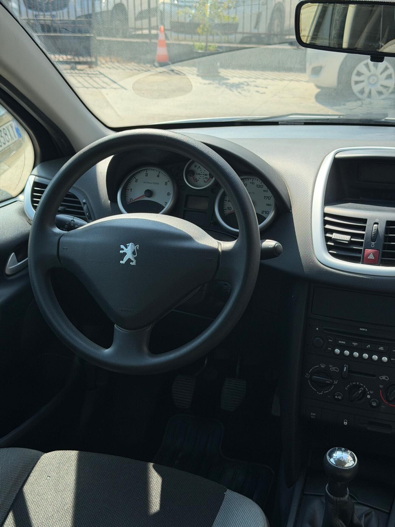 Peugeot 207 1.4 -75cv- adatta ai neopatentati -Cinghia sostituita
