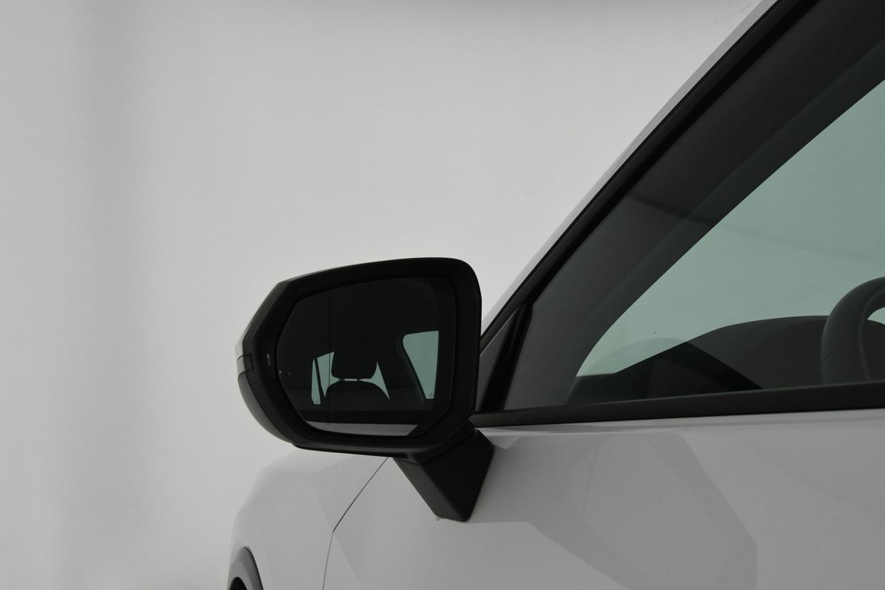 AUDI Q2 35 1.5 tfsi Business Design LED+C17"