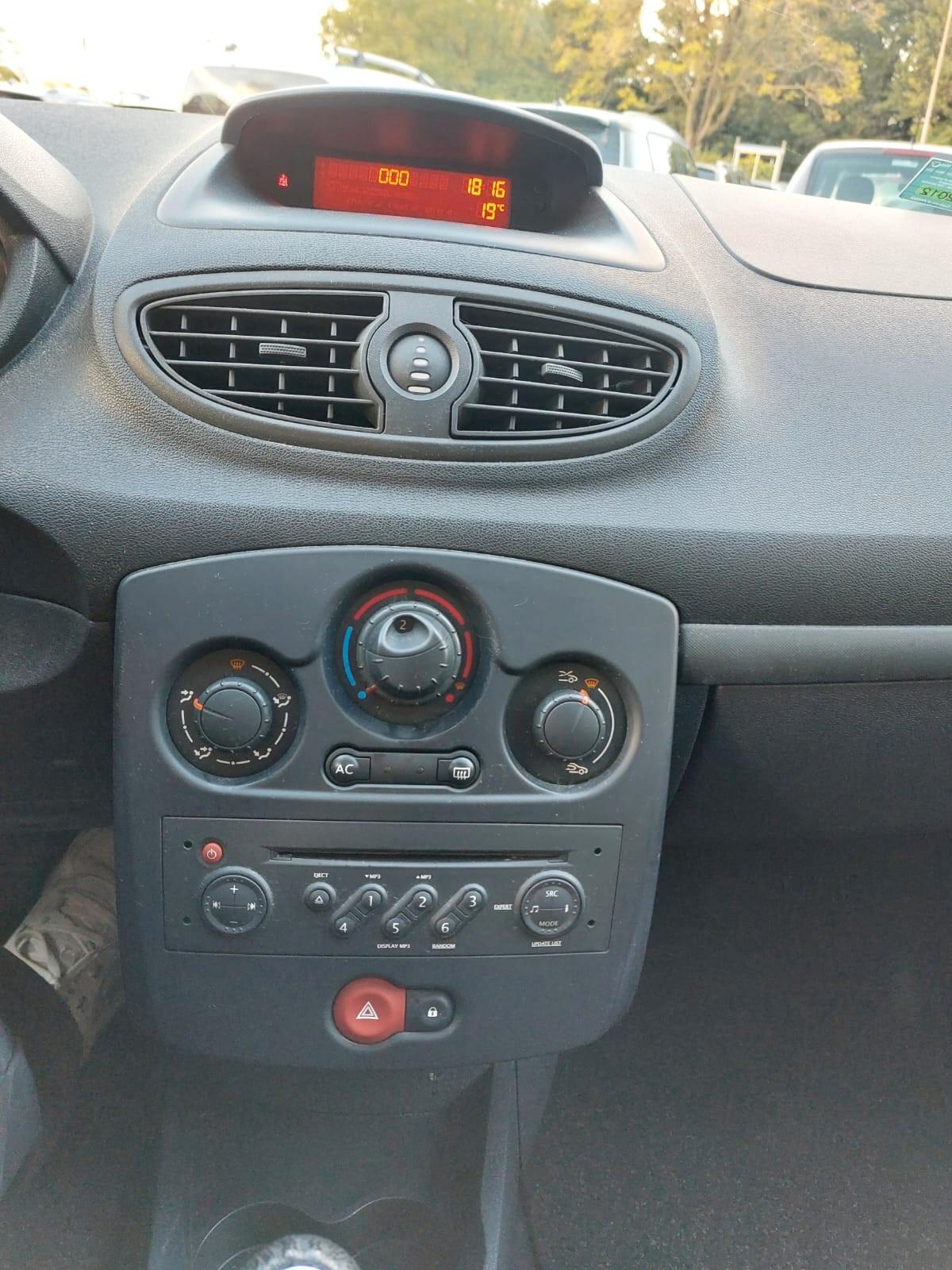 Renault Clio Storia 1.2 16V 5 porte Dynamique