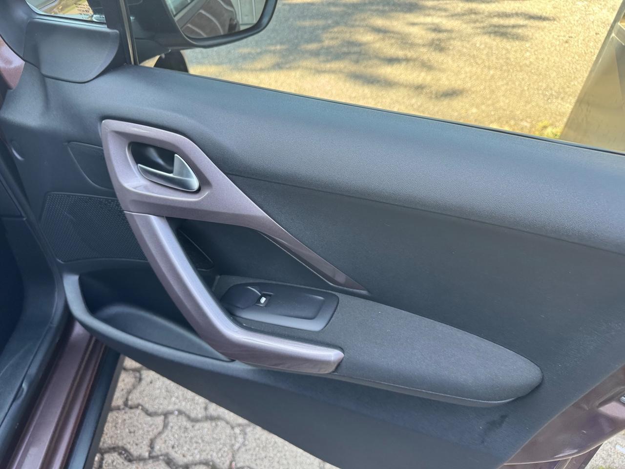 Peugeot 2008 1.6 e-HDi 92 CV neopatentati