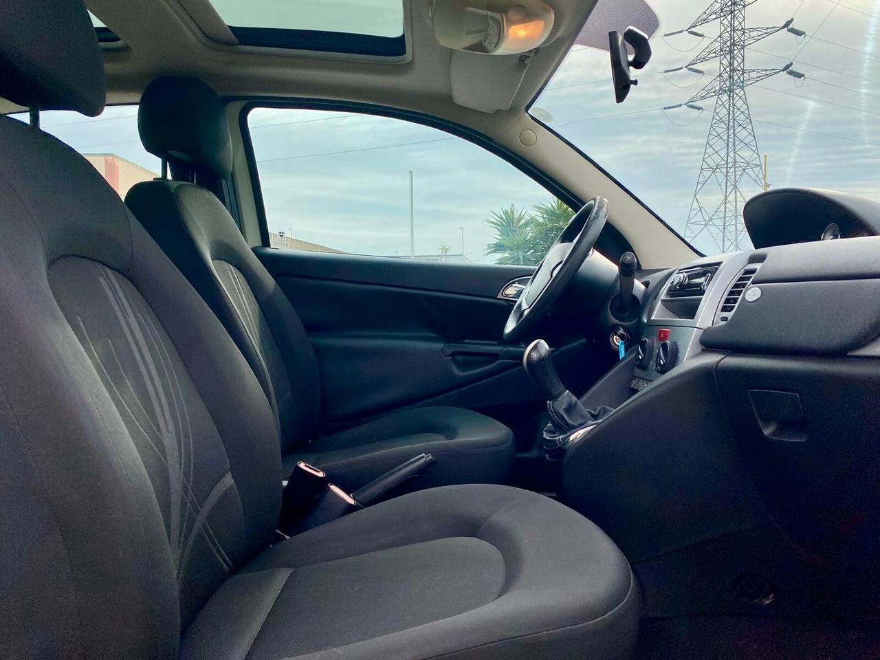 Lancia Ypsilon 1.3 MJT 75 cv. Unyca