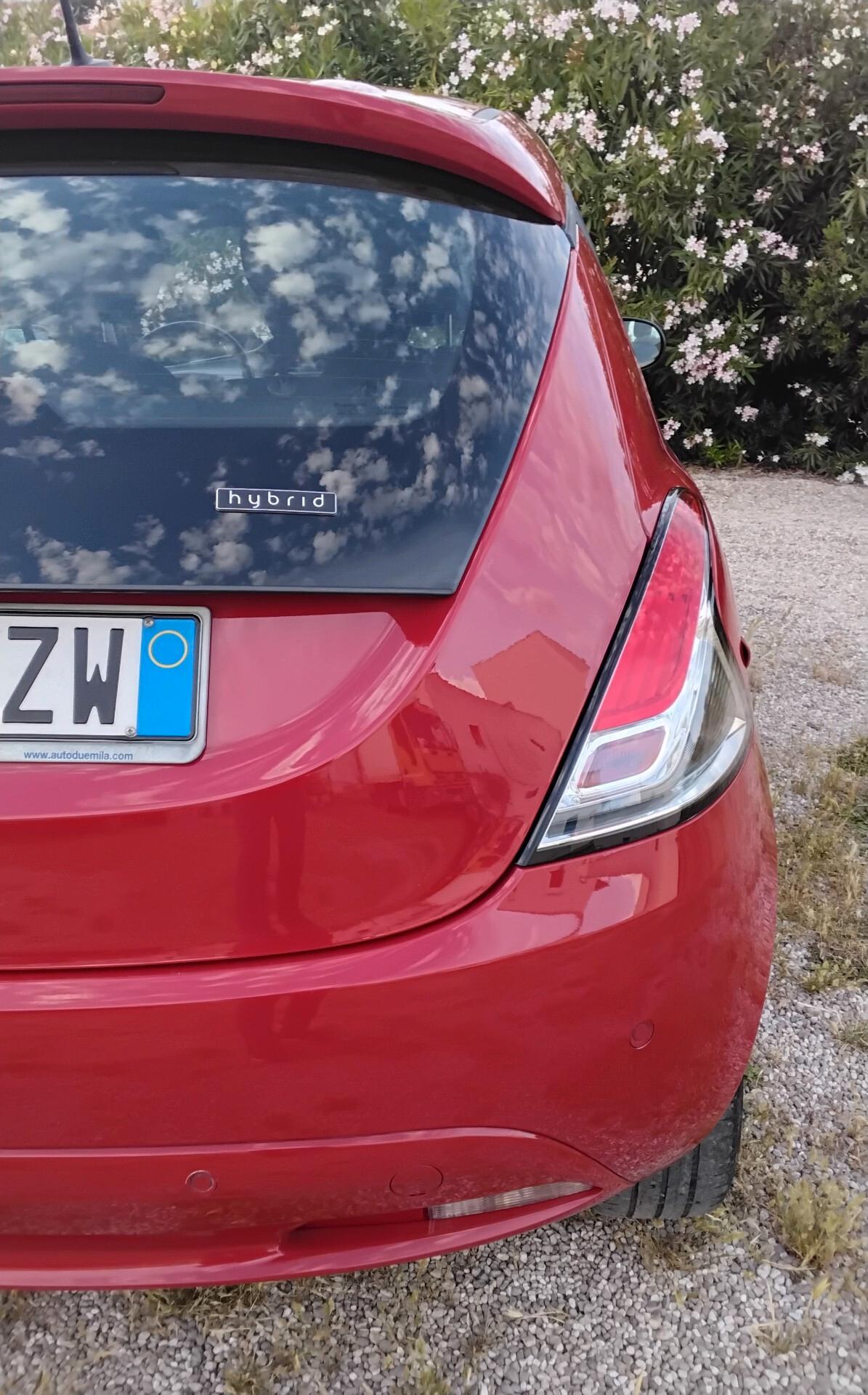 Lancia Ypsilon 1.0 FireFly 5 porte S&S Hybrid Ecochic Silver