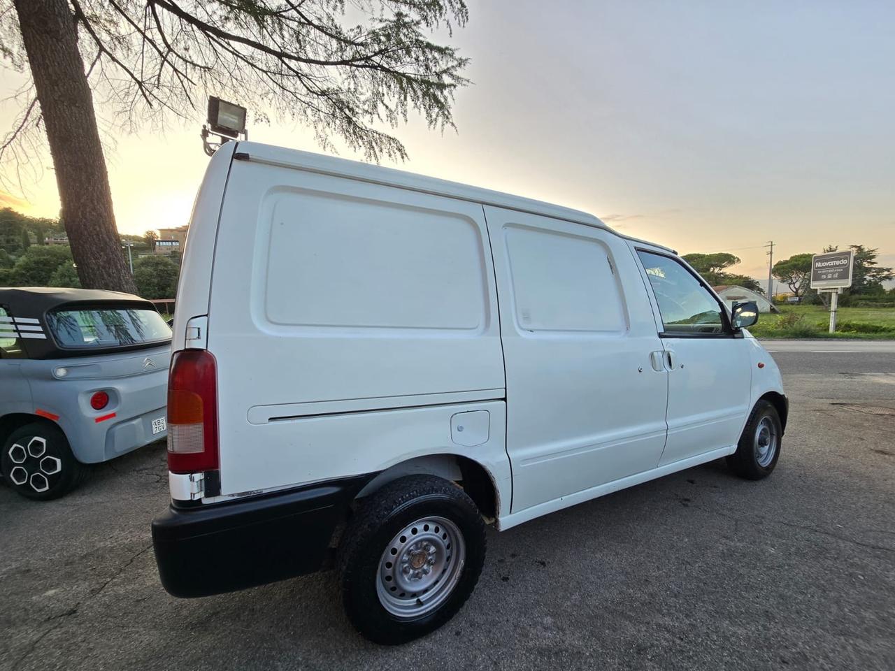 Nissan vanette