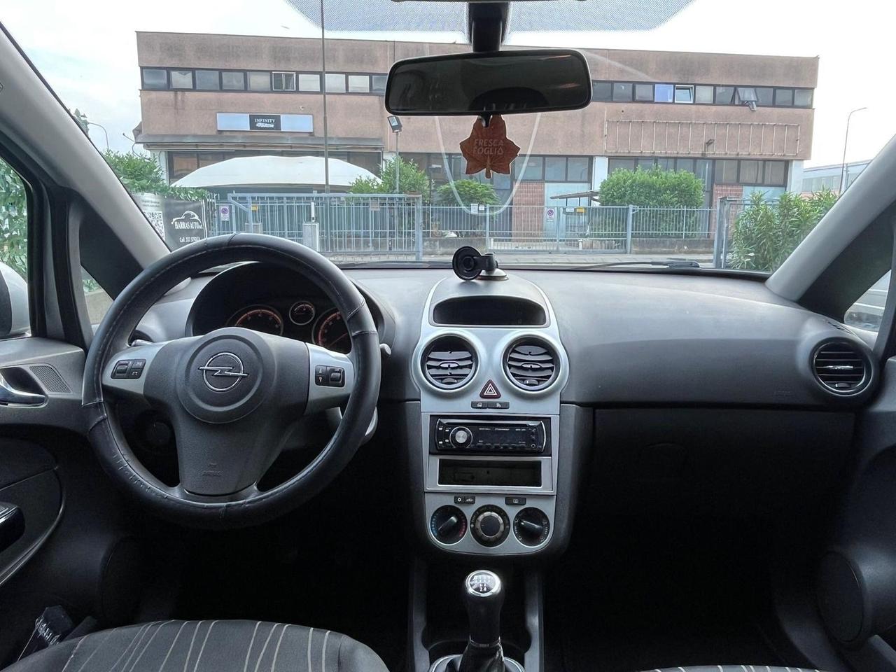 Opel Corsa 1.2 5 porte Cosmo