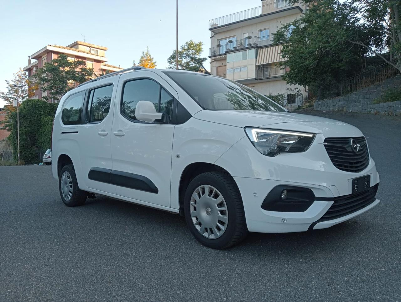 Opel Combo Life Pianale ribassato con rampa disabili in carrozzina