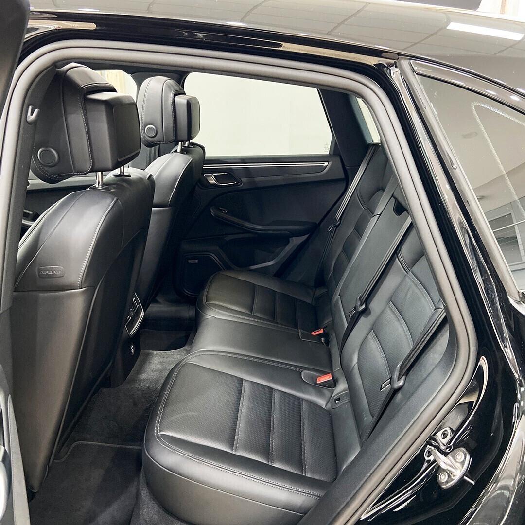 Porsche Macan T con tetto Apribile