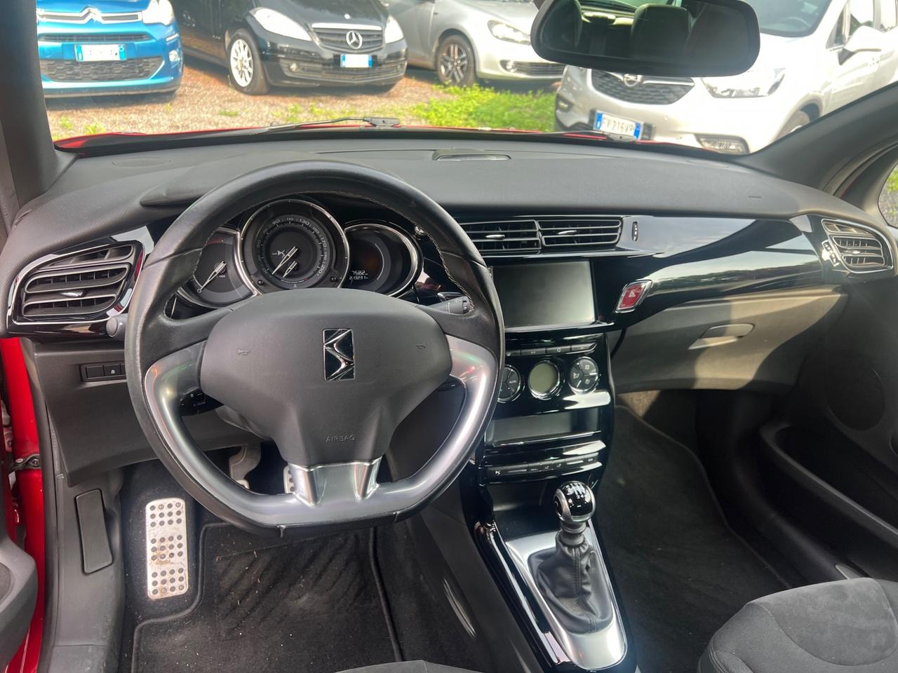 Ds DS3 DS 3 BlueHDi 120 Ines De La Fressange