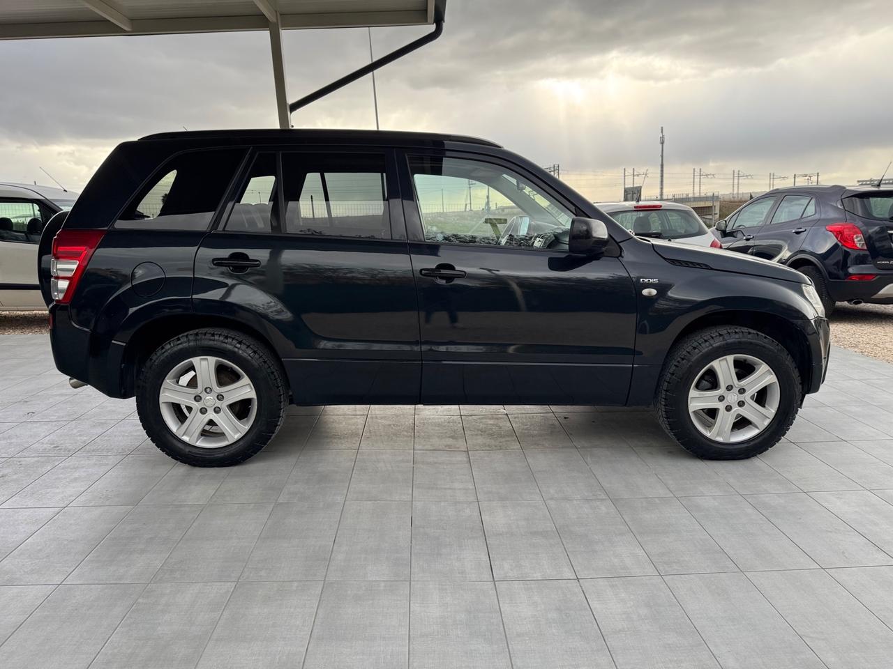 Suzuki Grand Vitara 1.9 DDiS GANCIO TRAINO TETTO APRILE