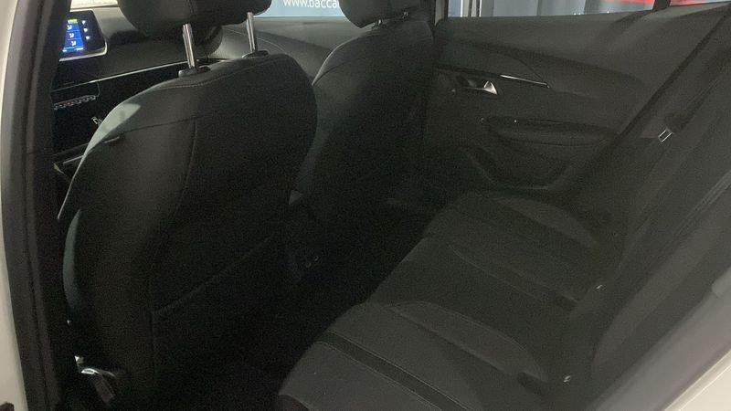 Peugeot 2008 motore elettrico 136 CV Allure Pack