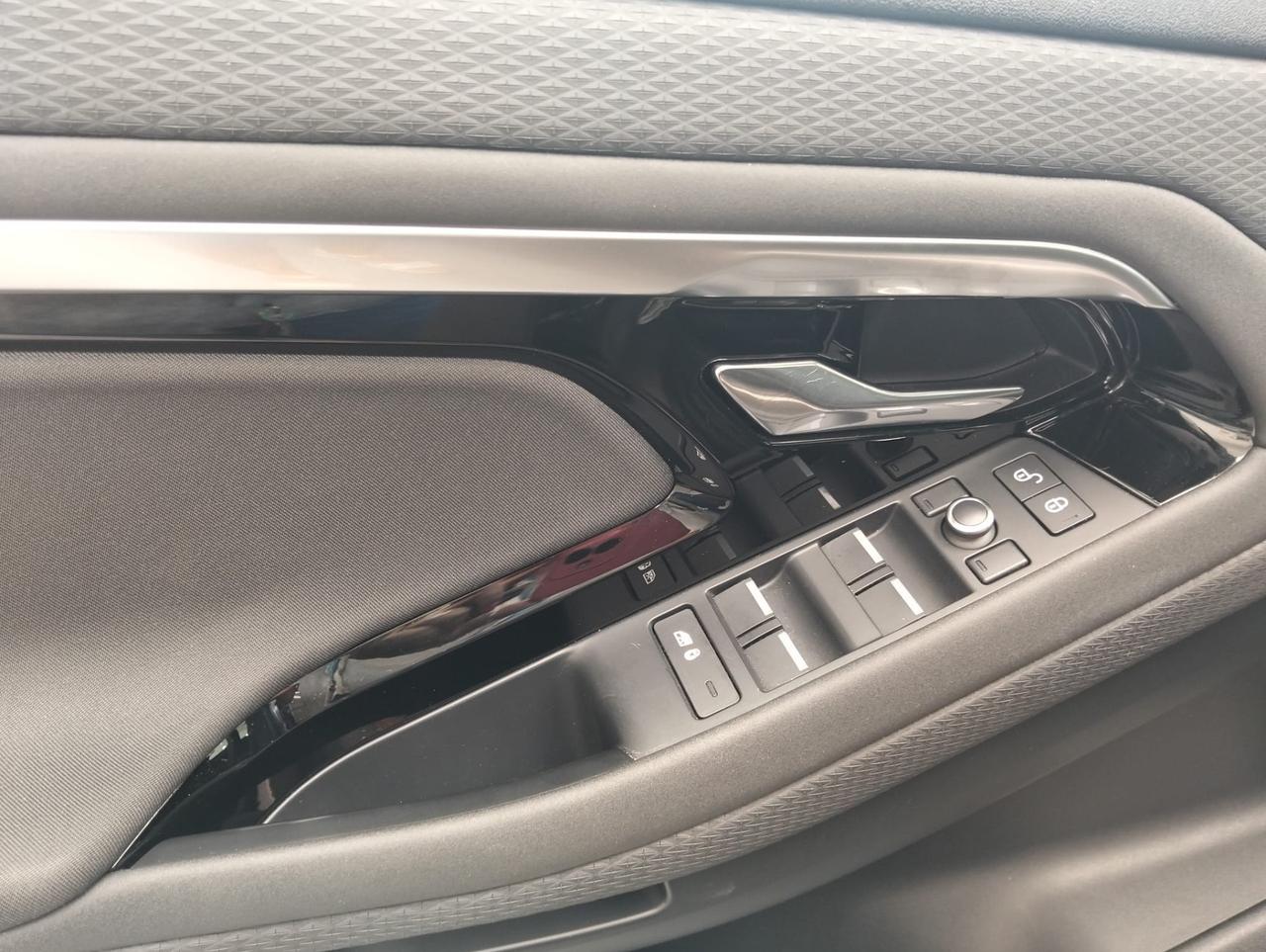 Land Rover Range Evoque R-Dynamic 2.0D I4-L.Flw 150 CV AWD Auto SE