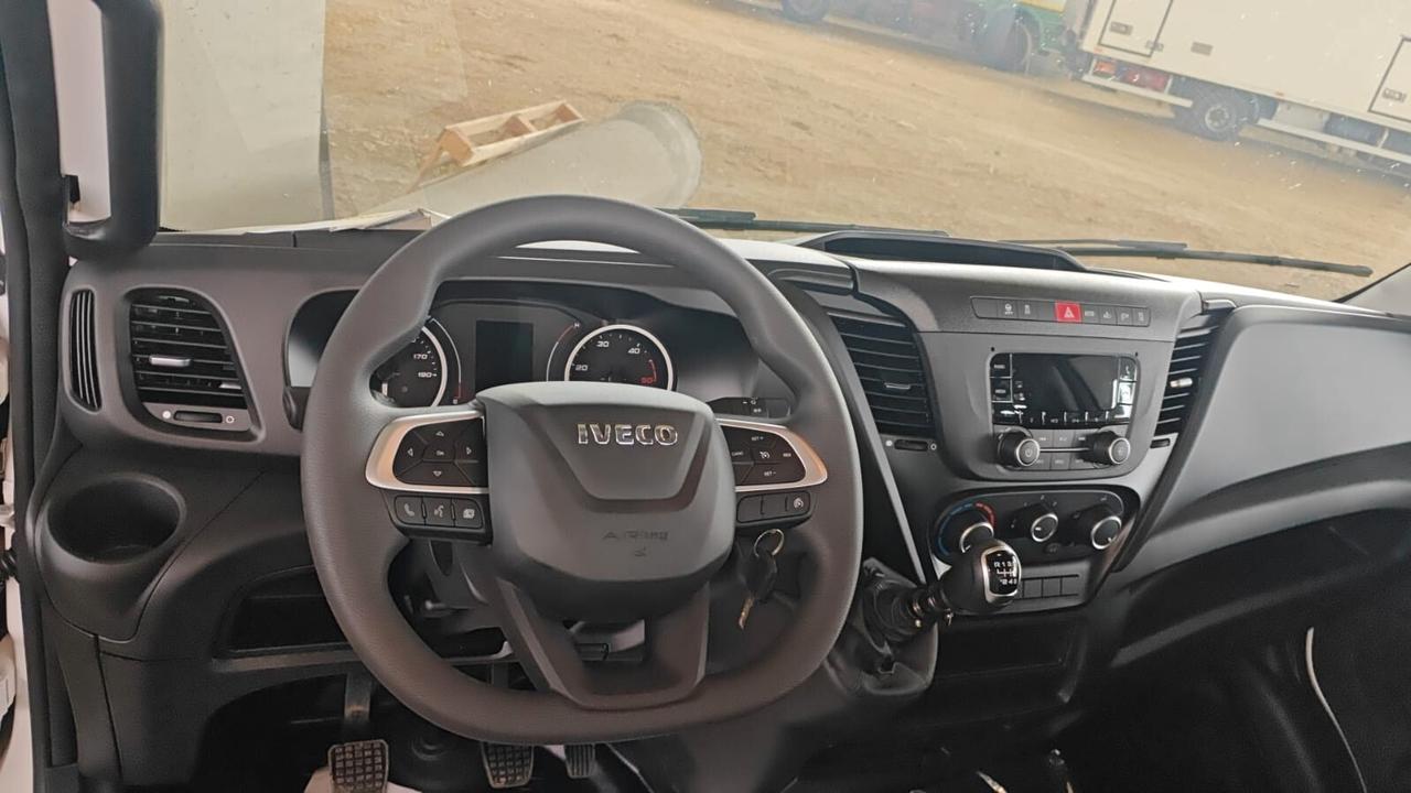 Carroattrezzi IVECO DAILY 35C18 anno 2024 nuovo km 0