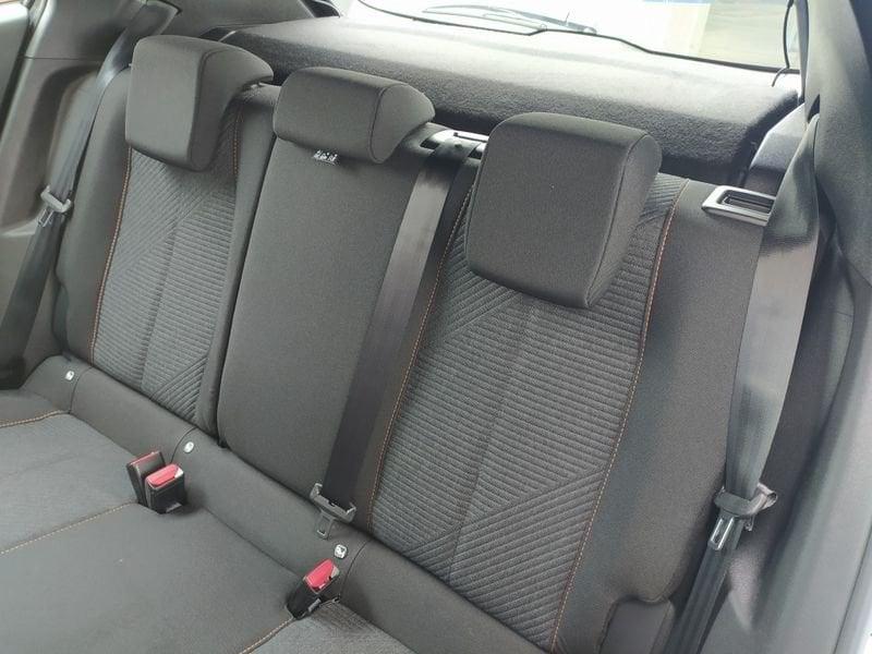 Peugeot 2008 100 Style NAVIGAT Zero Interessi