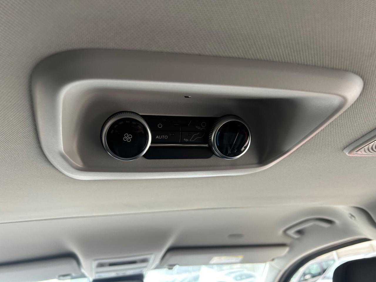 Ford Tourneo Custom Ibrido Plug-in 9 POSTI