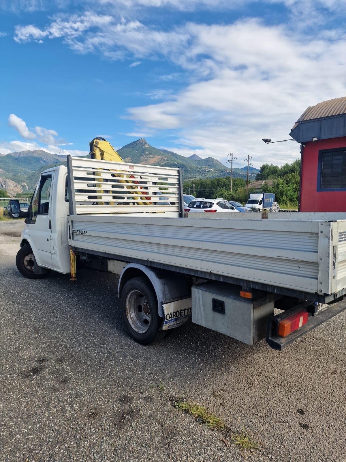 Autocarro Ford con gru del 2001 in saldo 154