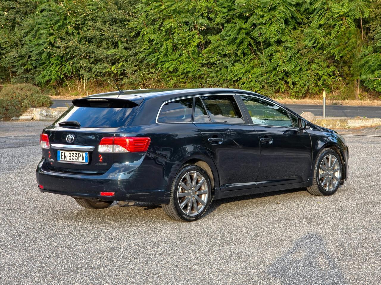 Toyota Avensis 2.2 D-4D Wagon Lounge 2012-E5B Manuale