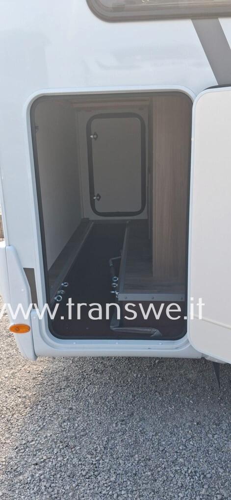 Carado V132 Pro+ camper van con letto matrimoniale posteriore