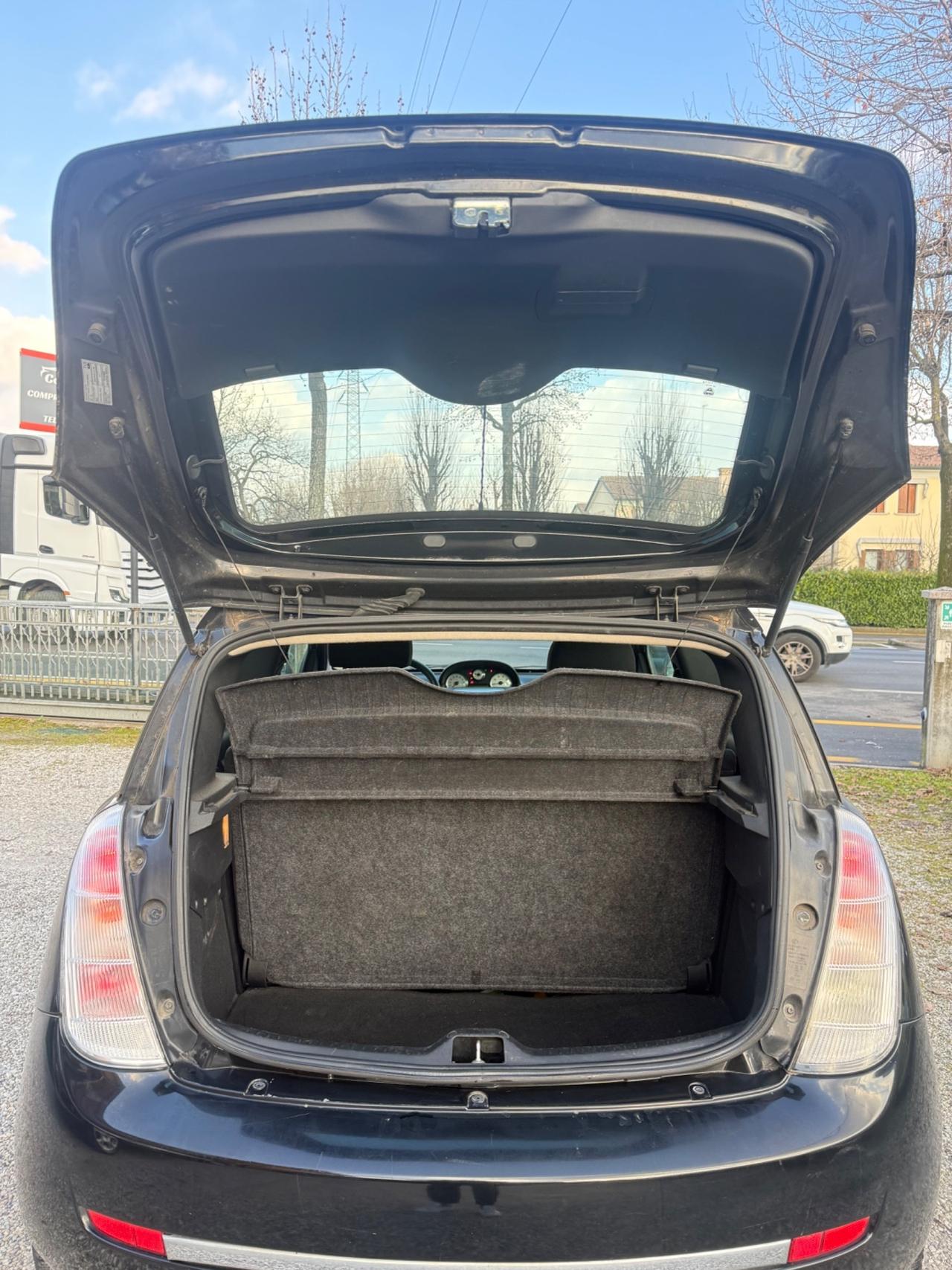 Lancia Ypsilon 1.3 MJT 75 CV Elle