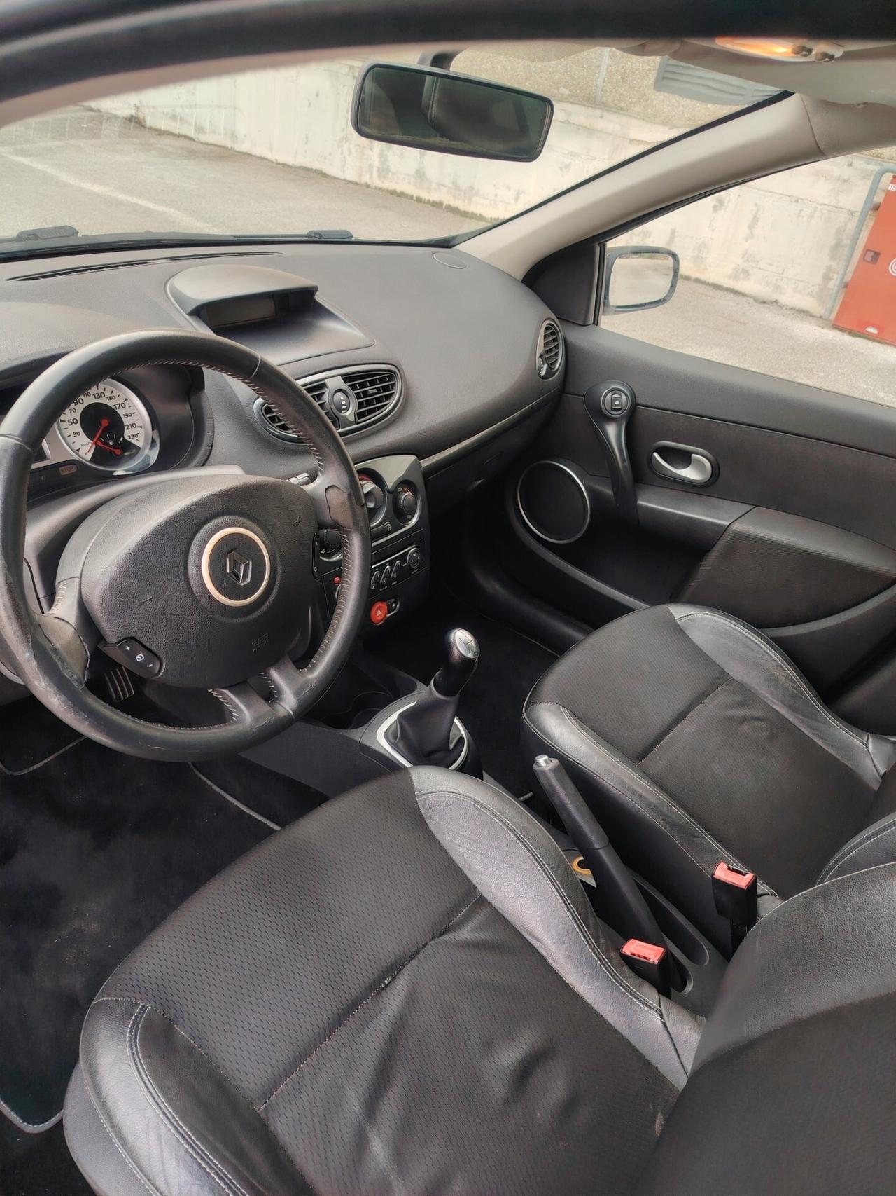 Renault Clio 1.2 16V SporTour Le Iene