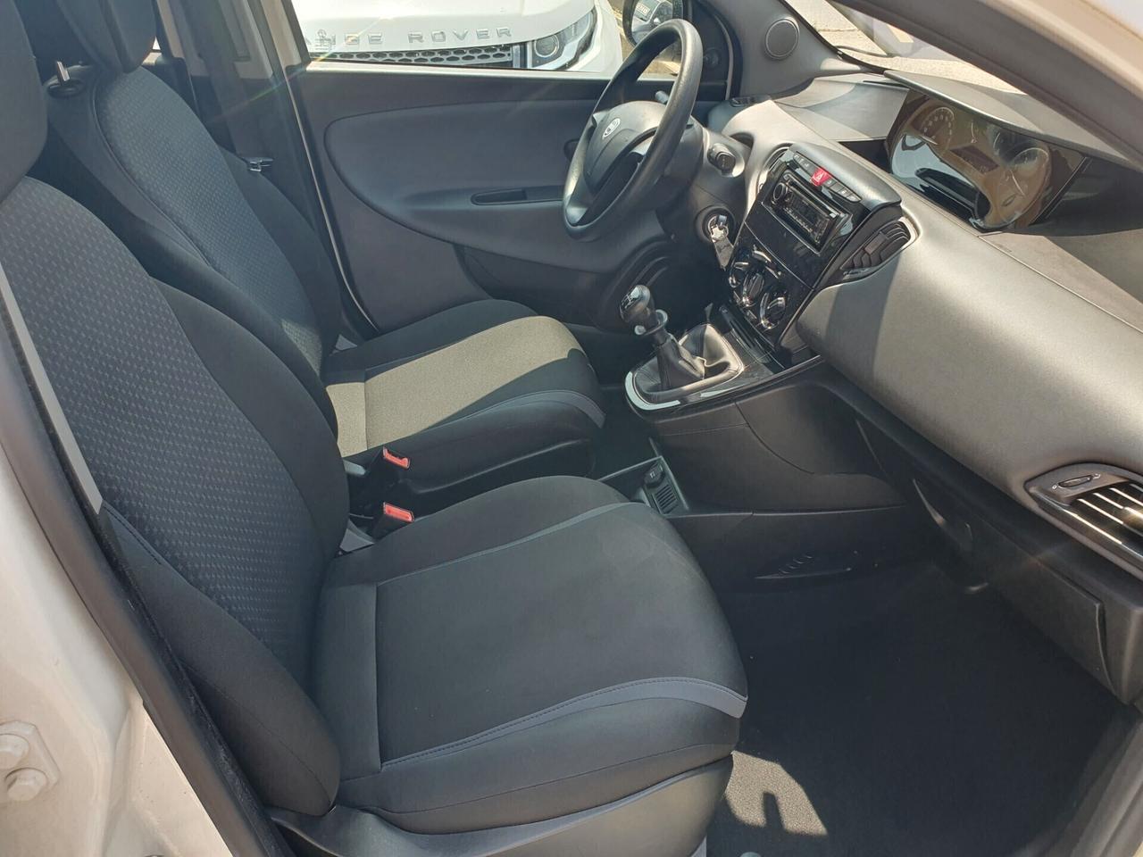 Lancia Ypsilon 1.2 69 CV 5 porte Neopatentati 2016
