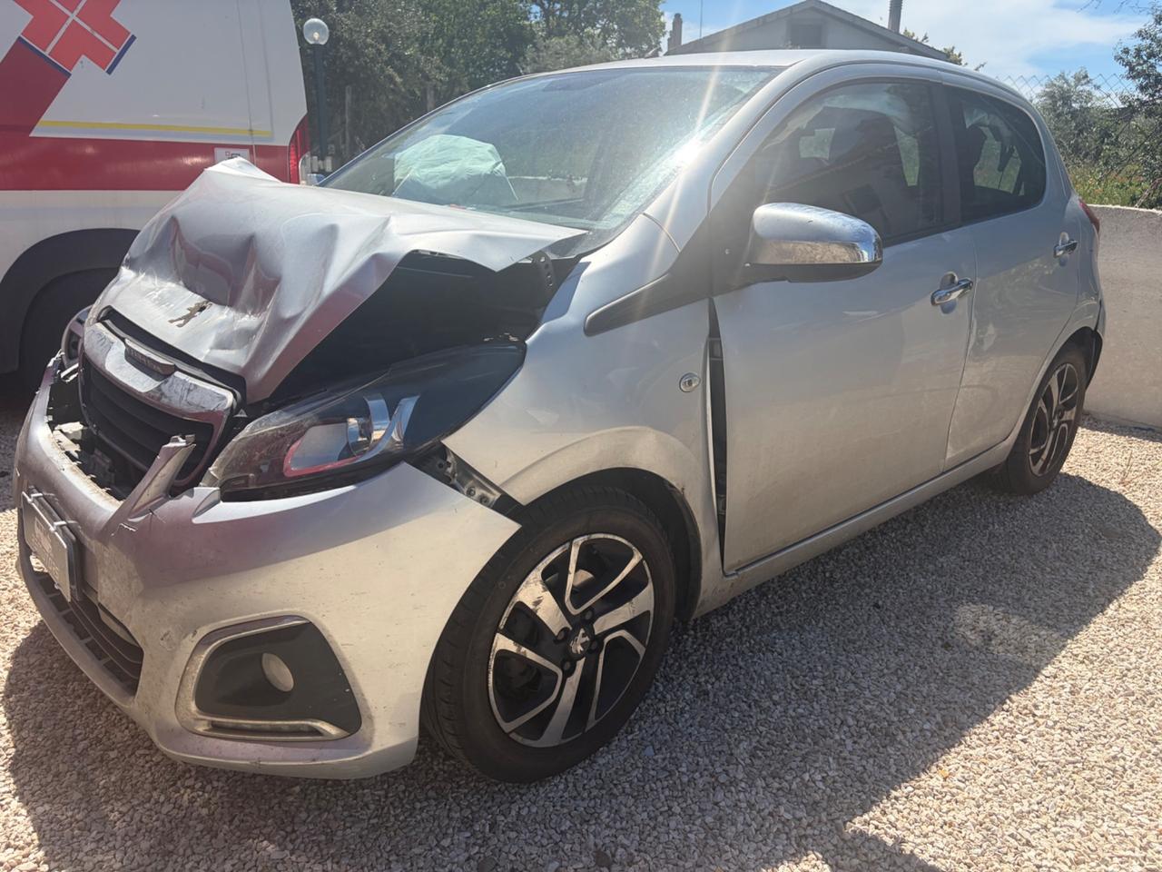 Peugeot 108 Gpl sinistrata