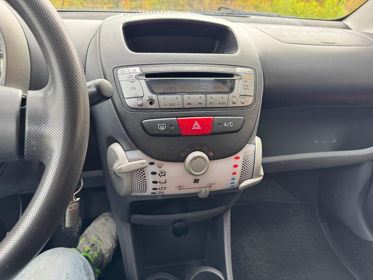 Toyota Aygo 1.0 12V VVT-i 5 porte 04/2011