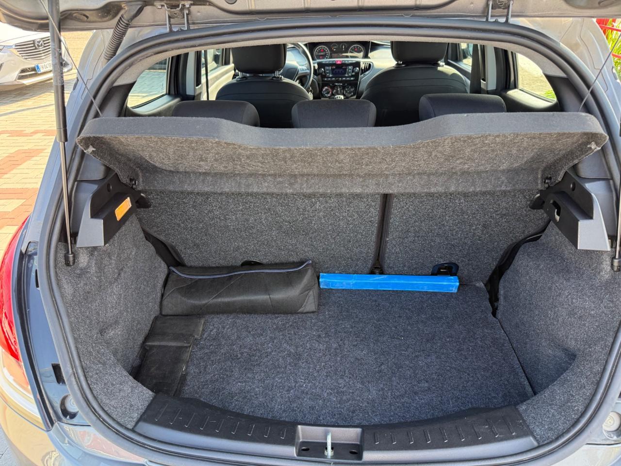 Lancia Ypsilon 1.2 69 CV 5 porte GPL Ecochic Black and Noir
