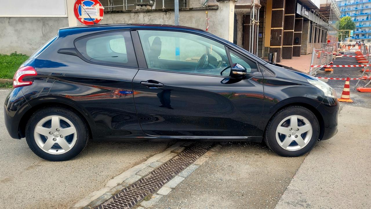 Peugeot 208 1.2 VTi 82 CV 3 porte Allure