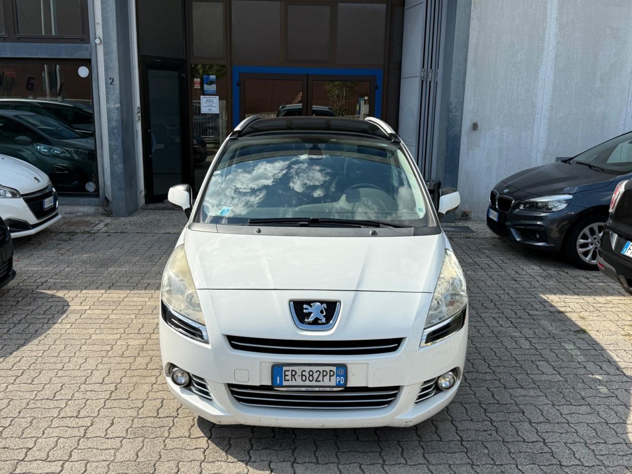 Peugeot 5008 Cielo Panorama 1.6 HDi 115CV Allure