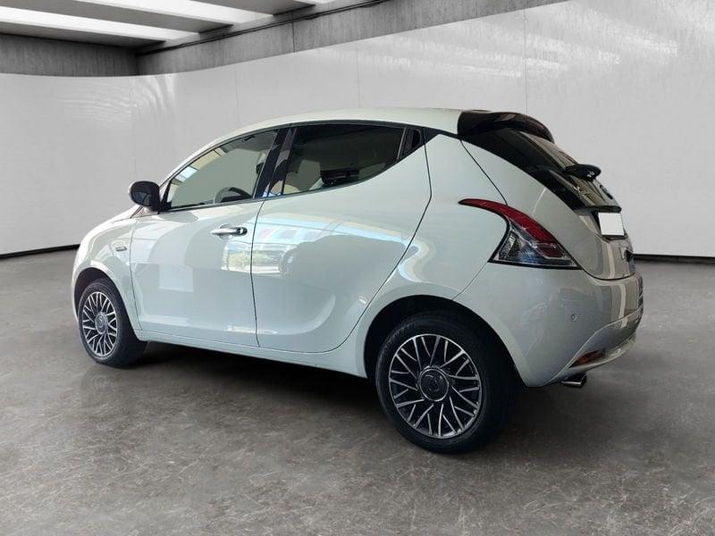 Lancia Ypsilon 1.0 firefly hybrid Gold Plus s&s 70cv 5p.ti