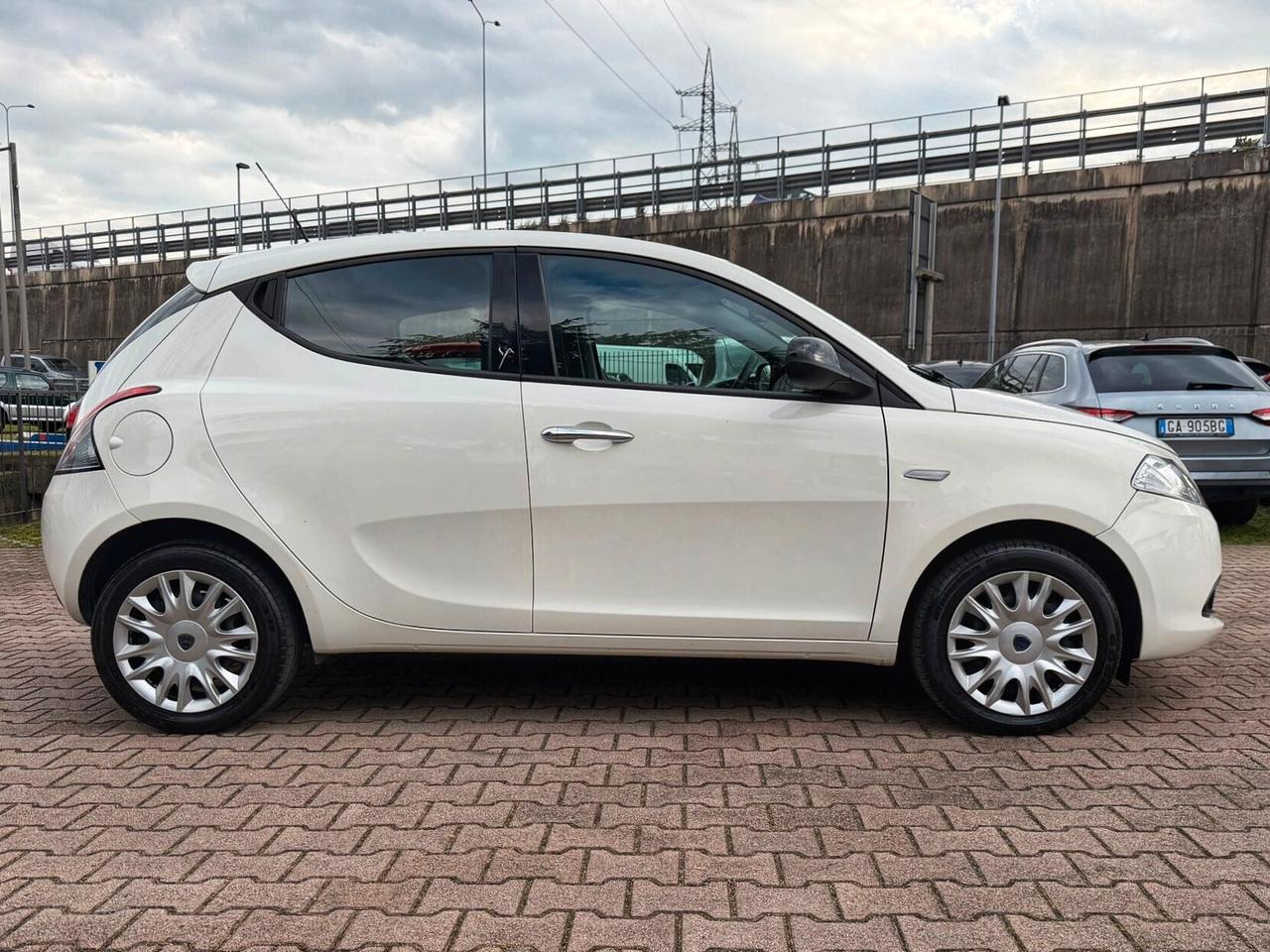 Lancia Ypsilon 1.2 69 CV 5 porte S&S OK NEOPATENTATI