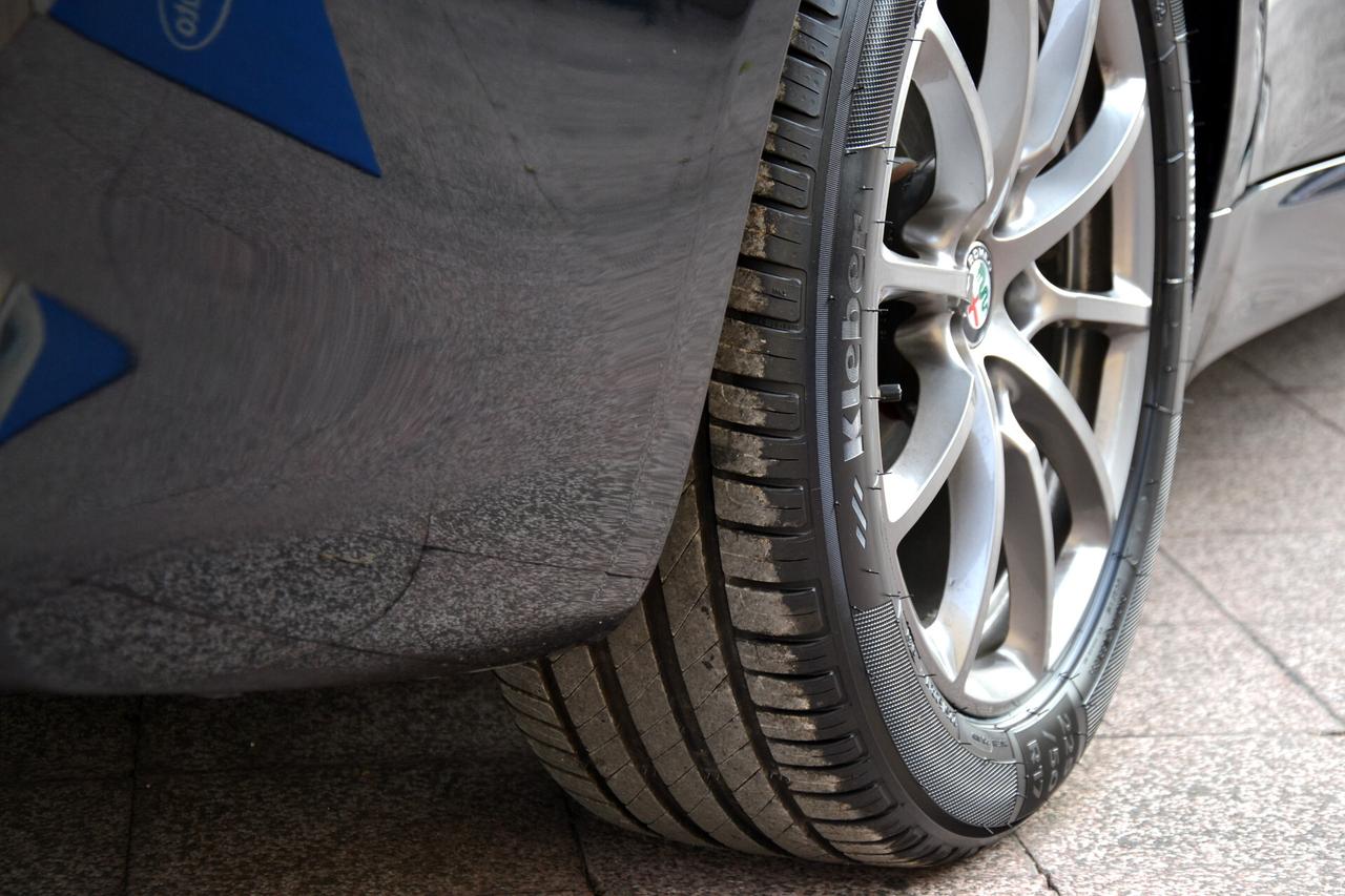 Alfa Romeo Giulia 2.0 200CV AT8 NAV LED RCAM PDC *PREZZO VERO*