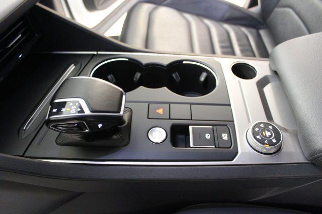 VOLKSWAGEN Touareg 3.0 V6 TDI "Km E SERVICE CERTIFICATI VOLKSWAGEN"