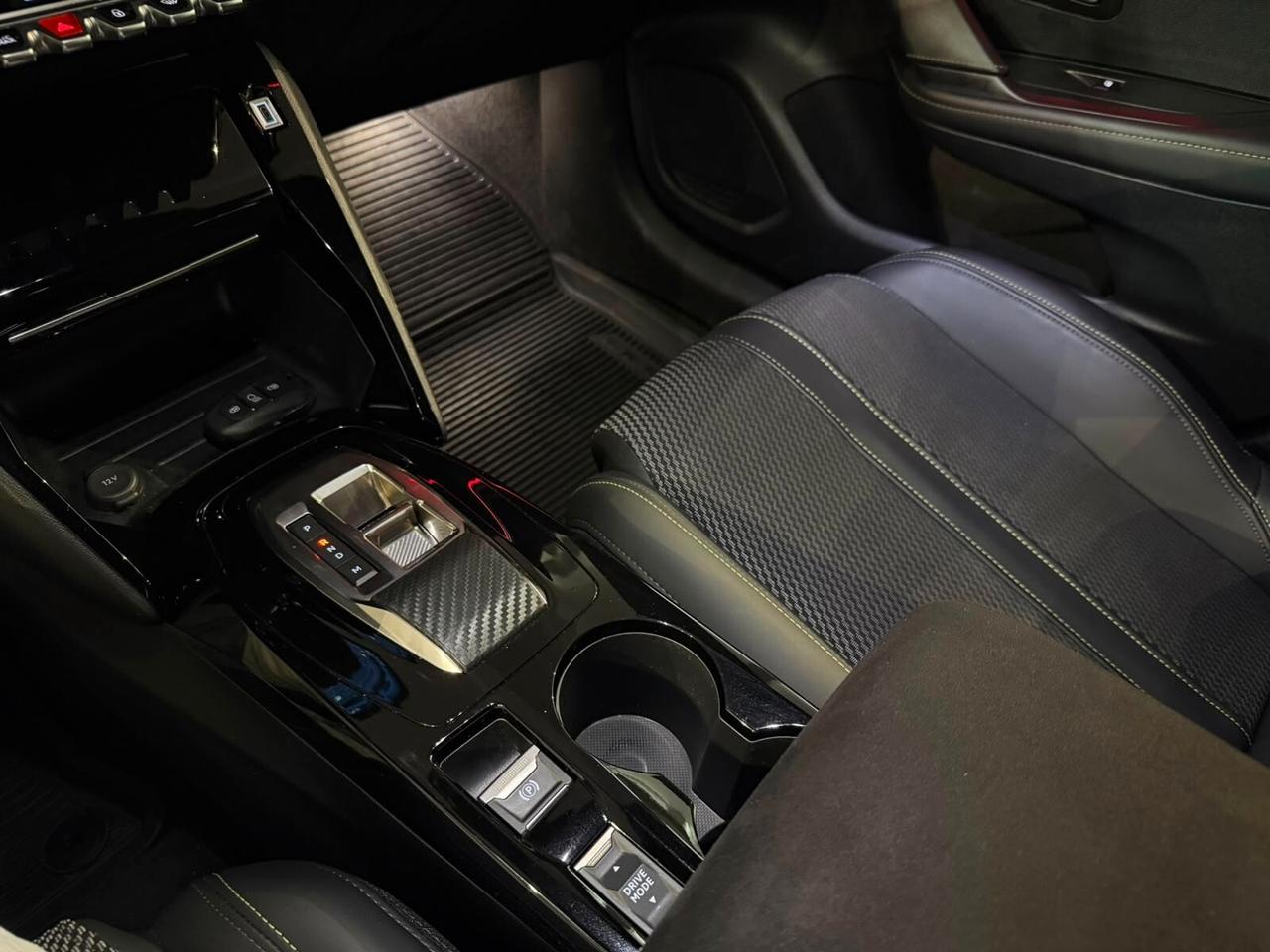 Peugeot 208 Hybrid 110 e-DCS6 GT