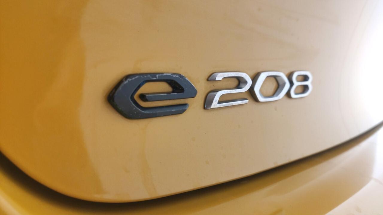 Peugeot 208 motore elettrico 136 CV 5 porte GT