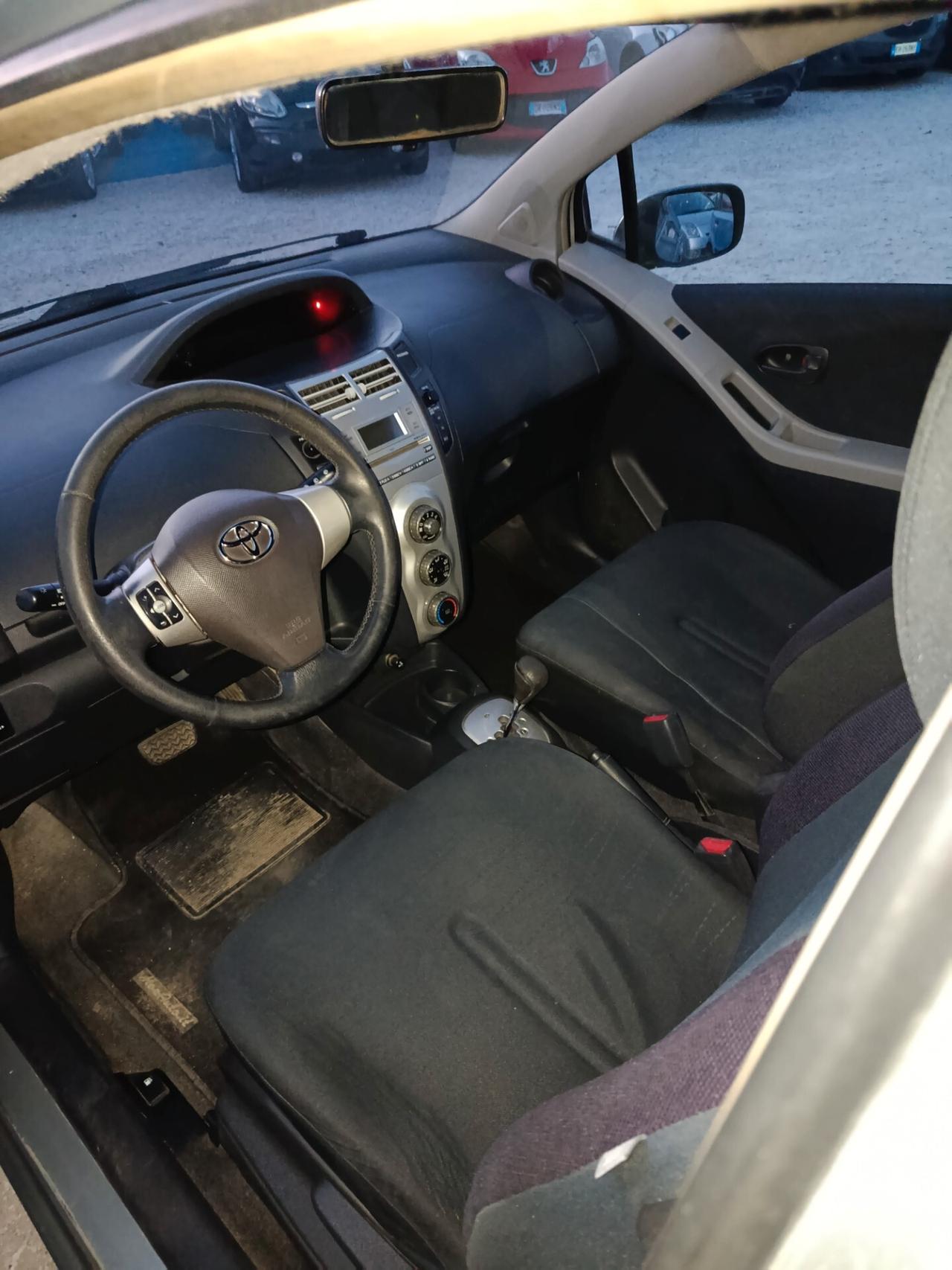 Toyota Yaris 1.0 3 porte Sol