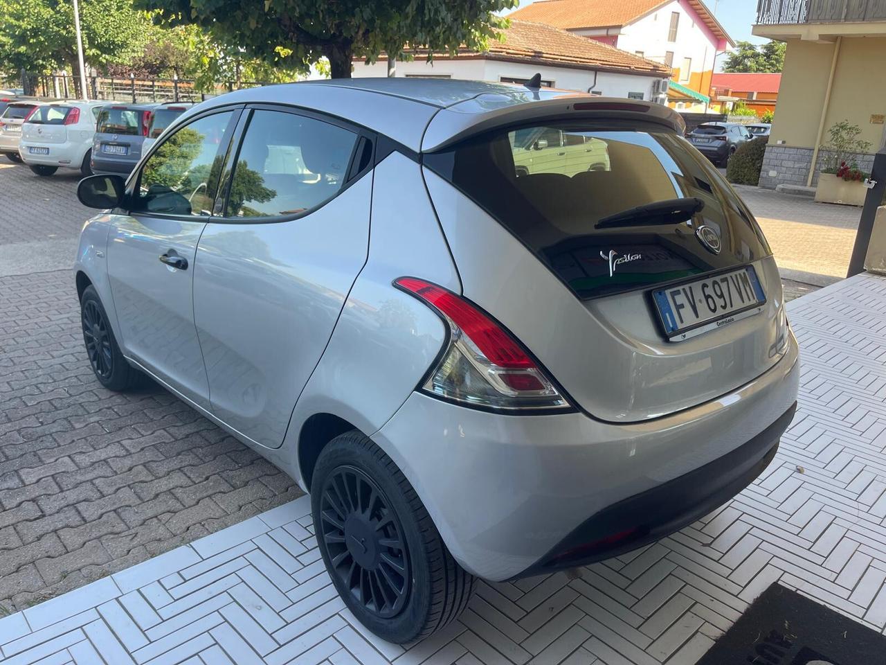 Lancia Ypsilon 1.2 69 CV 5 porte GPL Ecochic Elefantino Blu