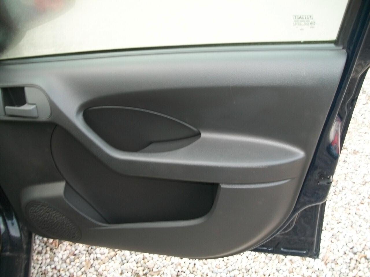 Fiat Panda 1.2 Emotion 1242 BENZINA EURO 05 NERA KM 199587 A EURO 3990,00 PIU PASSAGGIO E GARANZIAO GARANZIA UN ANNO